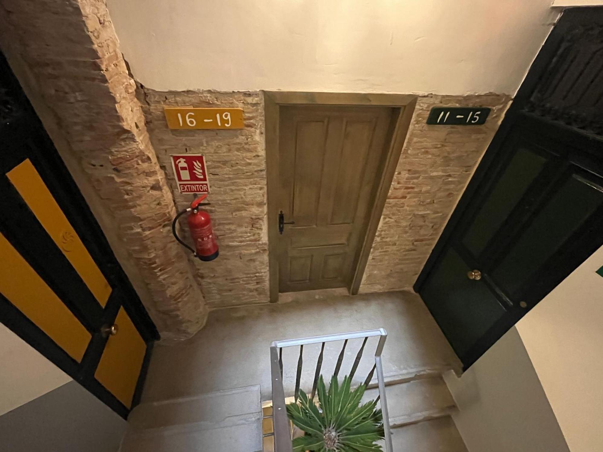 Kiwi Rooms Auto Check-In Valencia Kültér fotó